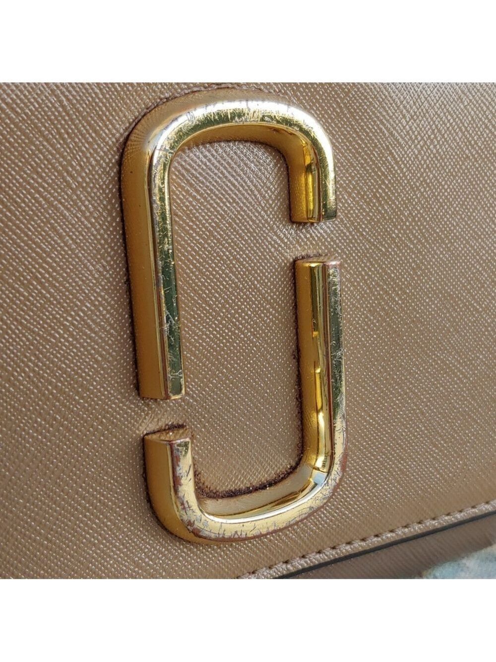 Marc Jacobs Tan and Brown Saffiano Leather Fold Clutch Wallet - Picture 5 of 17
